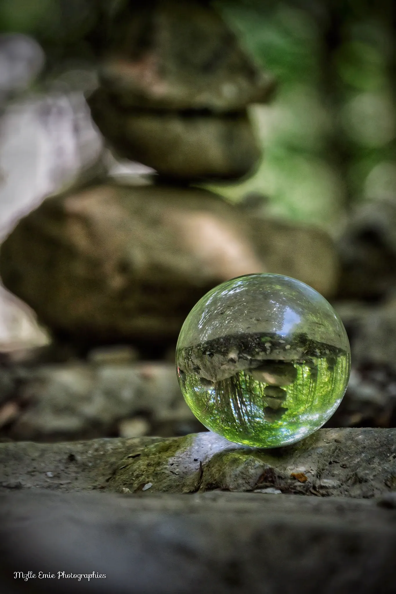 photo de paysage prise au travers d'une boule de cristal dans une ligthbox