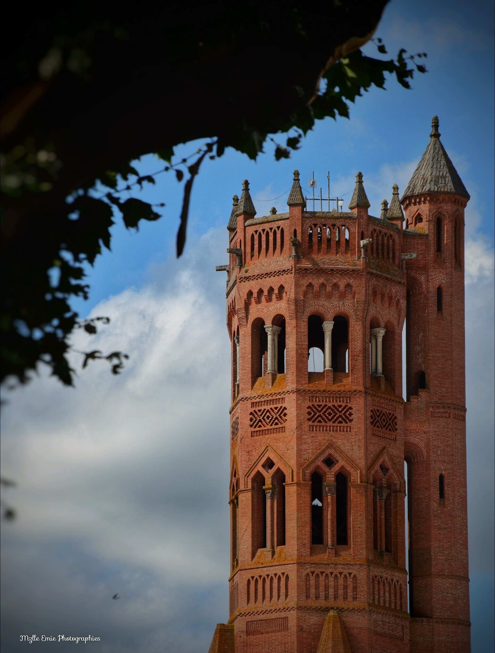 photo de l'église de Pau dans un slider ligthbox